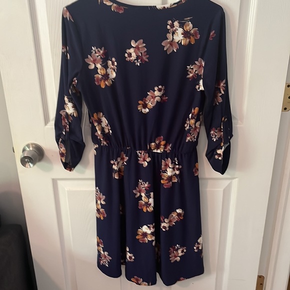 NWT- navy blue floral knit dress, sz M from French Grey. - Picture 3 of 4